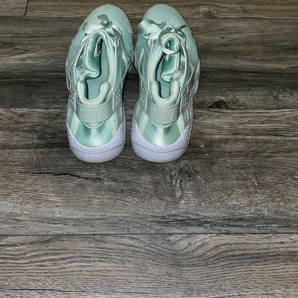 Nike Huarache // Mint Green // Grade School Size 7Y